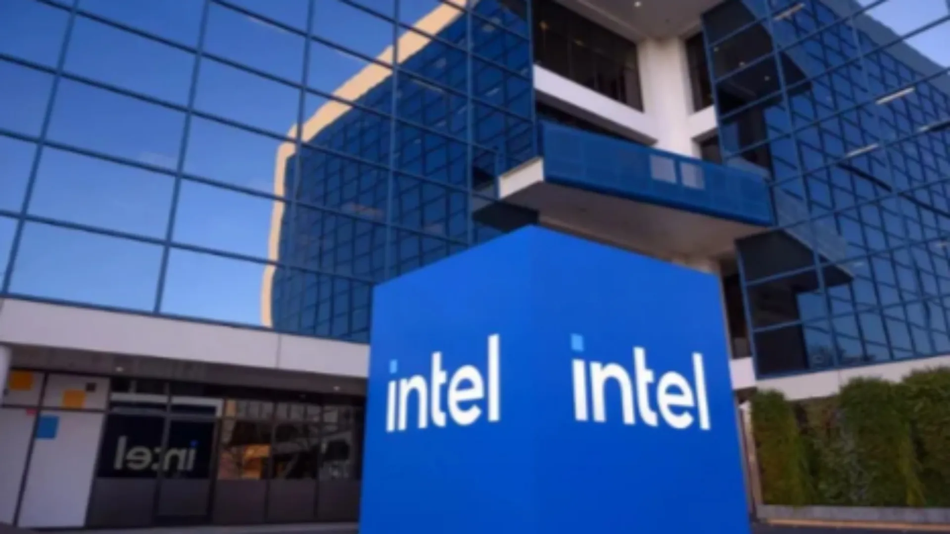 "TSMC 긴장해라!" 인텔이 칼 갈고 내놓은 1.4나노 괴물 공정 정체는?