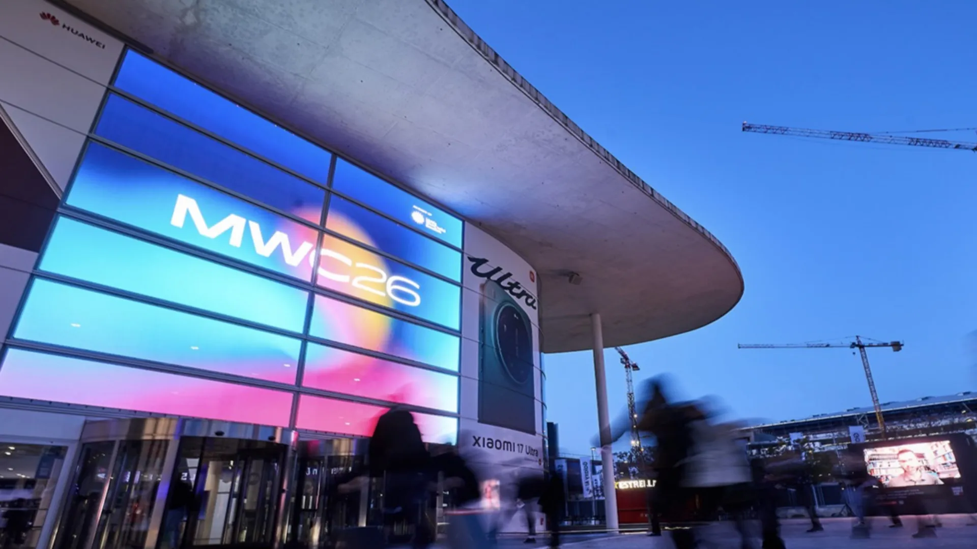 "망 장사 끝났다, 이제는 지능이다" 이통 3사 MWC서 3색 AI 격돌