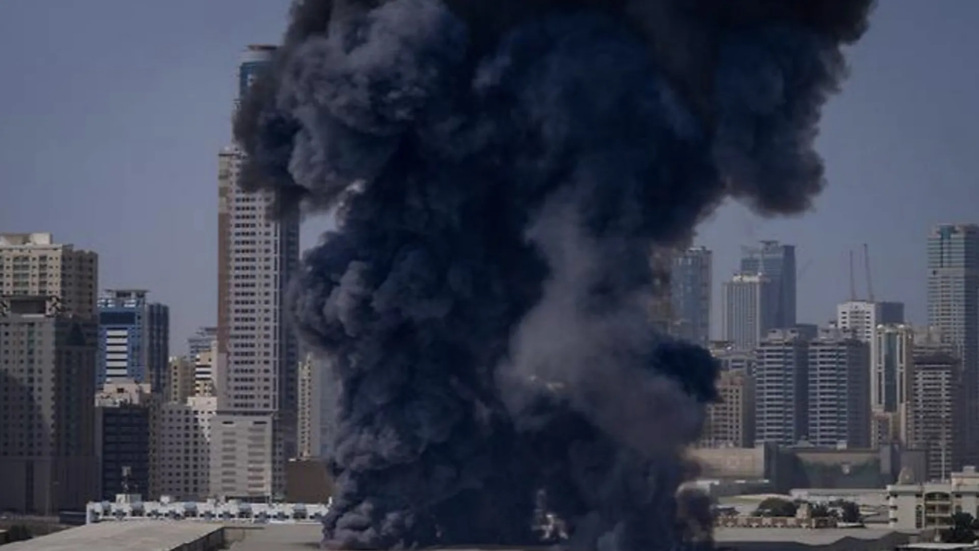 "가상 공간 클라우드도 폭탄엔 무너졌다" 이란, 중동 아마존 데이터센터 정밀 타격