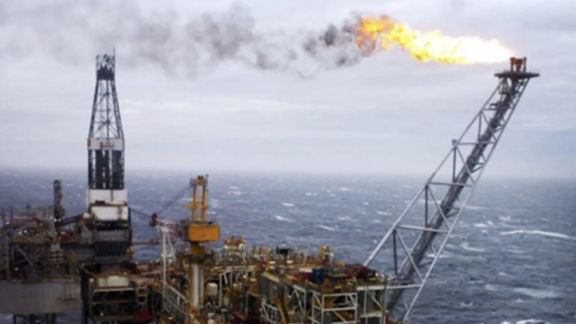 “전쟁이 끝날 기미가 없다” 배럴당 백 달러 넘긴 유가에 고개 숙인 여행주