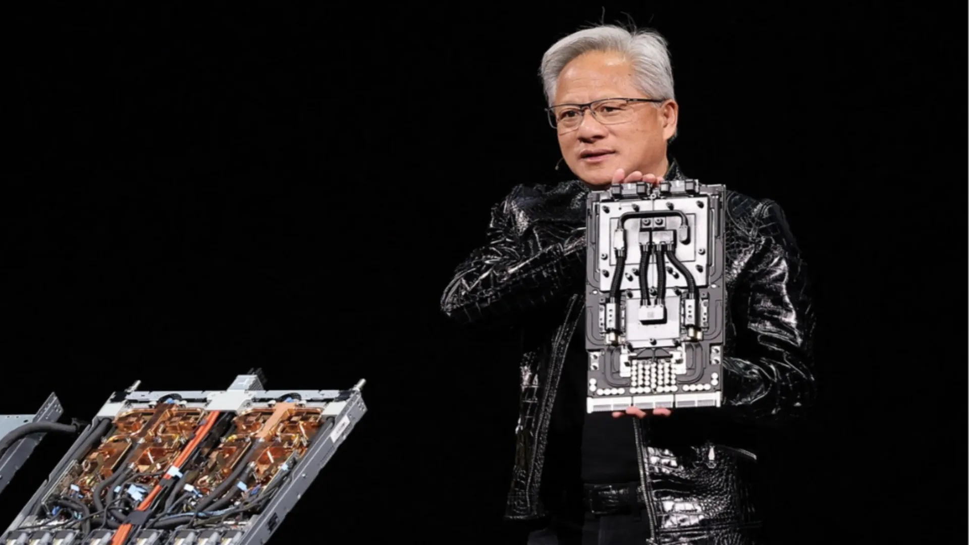 젠슨 황, 차세대 GPU 루빈 실물 전격 공개... 2028년 1.6나노 로드맵까지 제시