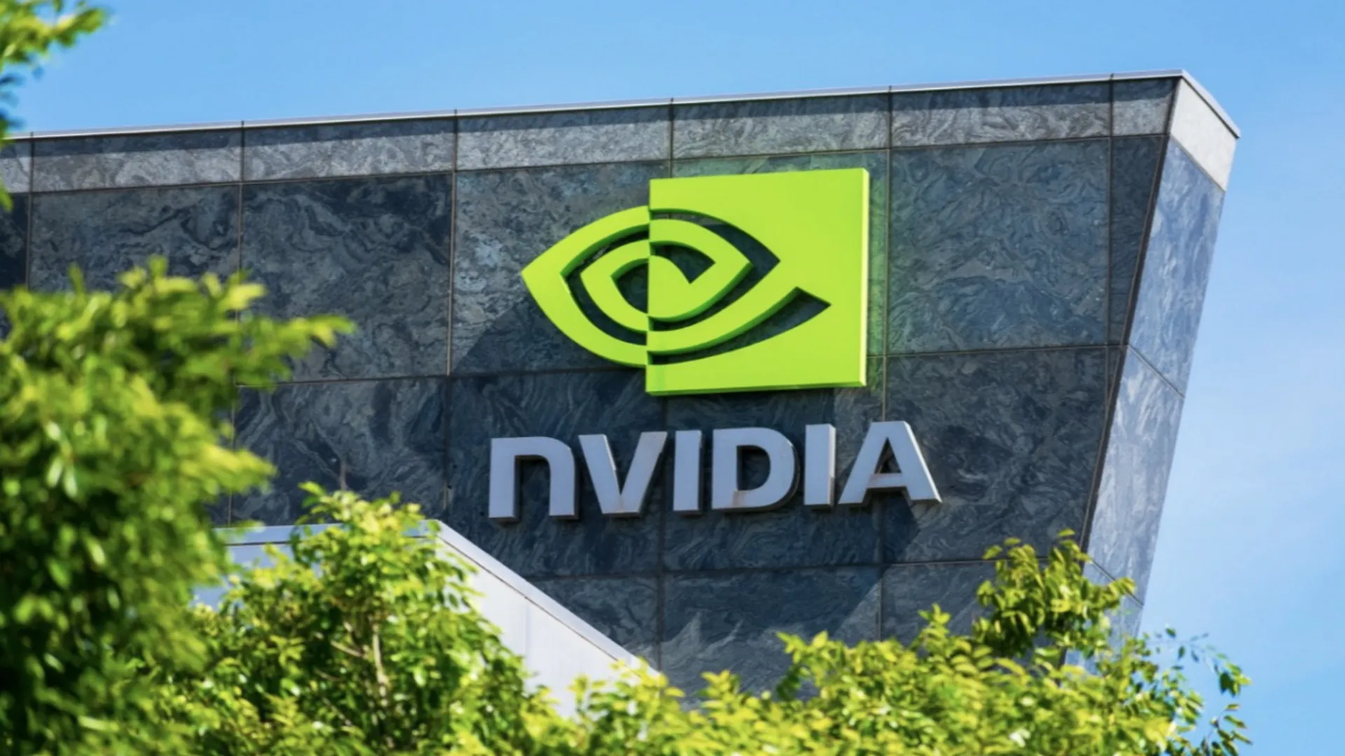 엔비디아(NVDA), 시총 4.3조 달러 안착... '애프터마켓' 2%대 강등